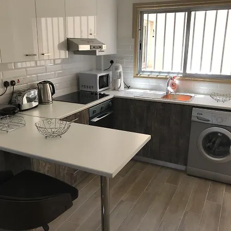 Karouana Two Bedroom Lägenhet *